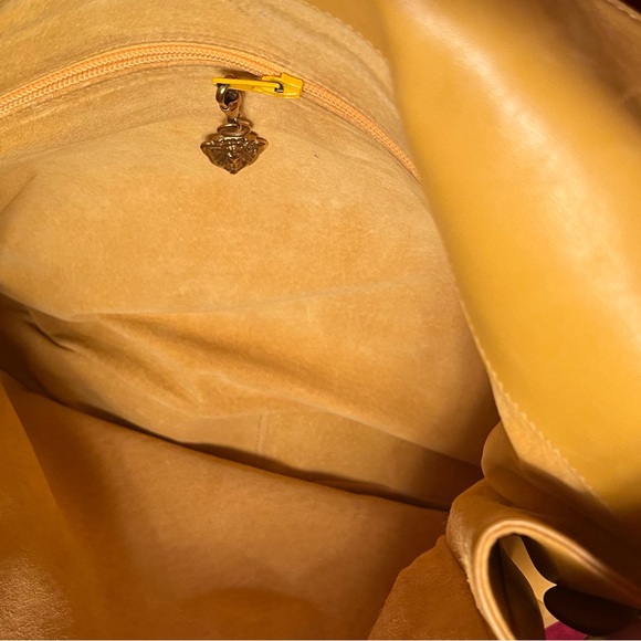 Gucci Printed Messenger Bag, Yellow - Picture 8 of 10